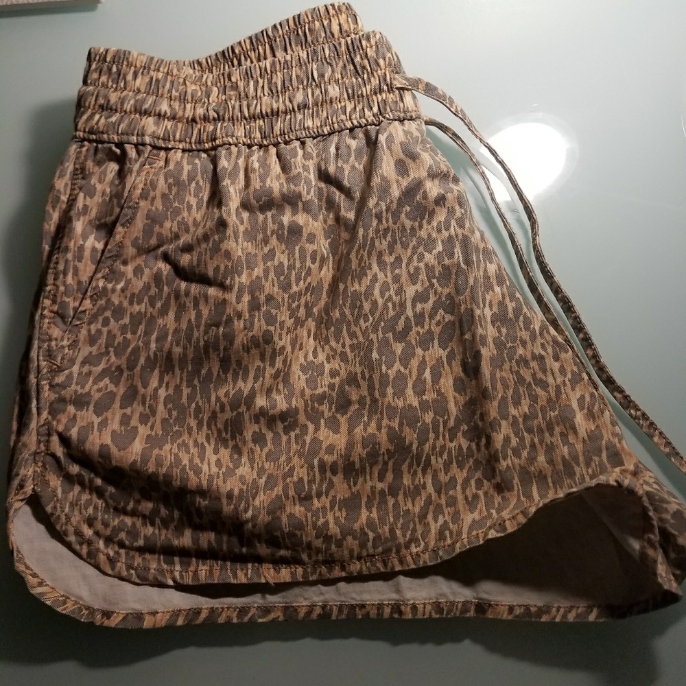 NWOT High rise Shorts, Small